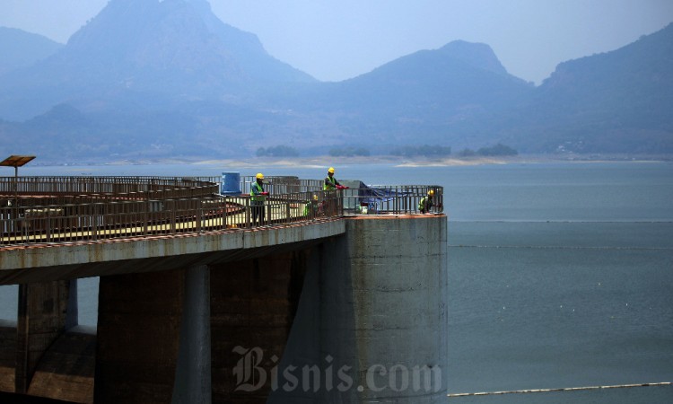 Debit Air di Waduk Jatiluhur Mulai Menyusut