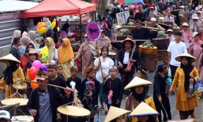 Kemeriahan Upacara Adat Tahunan Sedekah Bumi di Kuningan