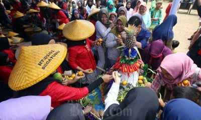 Kemeriahan Upacara Adat Tahunan Sedekah Bumi di Kuningan