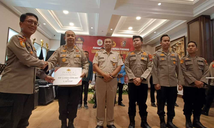 Peringati Hari Sarjana Indonesia, BCA Dukung Penyelenggaraan Lomba Karya Tulis Ilmiah STIK Lemdiklat Polri
