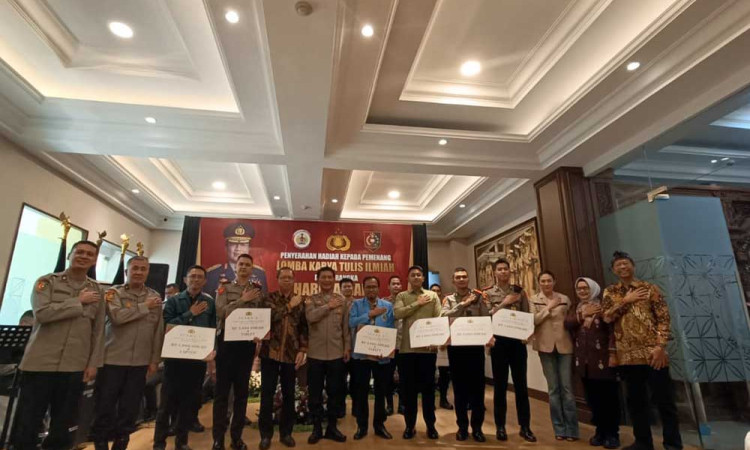 Peringati Hari Sarjana Indonesia, BCA Dukung Penyelenggaraan Lomba Karya Tulis Ilmiah STIK Lemdiklat Polri