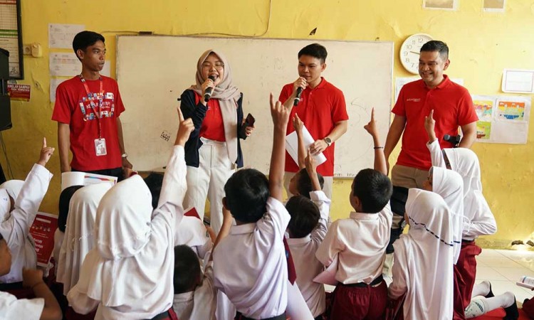 CIMB Niaga Gelar Kejar Mimpi Goes To School di Cirebon