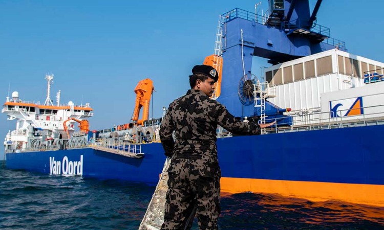 KKP Tangkap Kapal Hisap Pasir Laut Berbendera Belanda