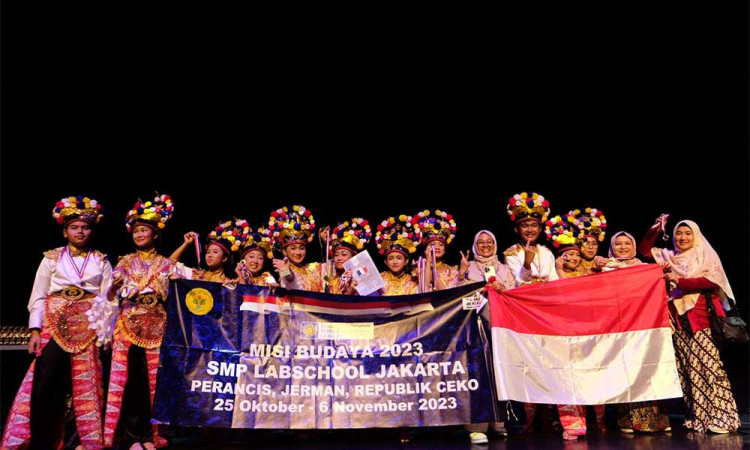 Tim MAJU Misi Budaya SMP Labschool Jakarta Meningkatkan Kesadaran Kebinekaan