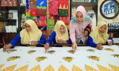 PHR dan Polbeng Membina Ibu-Ibu PKK Mandau Dalam Membuat Batik