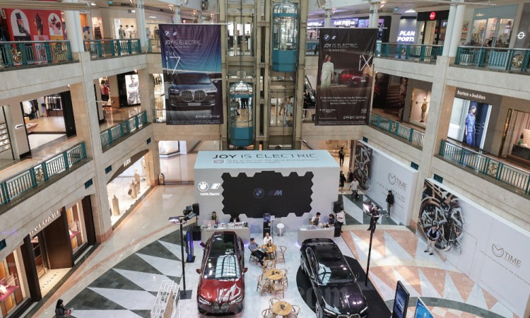 BMW Indonesia Tampilkan Kendaraan Listrik Dalam Acara BMW Group Electric Vehicle Exhibition 2023 di Plaza Senayana