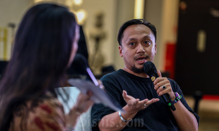Bisnis/Bisnis PENTINGNYA BRAND STORYTELLING UNTUK BISNIS  Founder & CCO Pala Nusantara Ilham Pinastiko memberikan paparan saat Insightful session Pentingnya Brand Storytelling untuk Bisnis diacara Pertamina SMEXPO di Jakarta, Kamis (2/11/2023). Diskusi ka