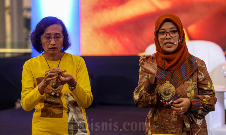 Owner NaySyifa Craft Luluk Pangestuti Gelar Workshop Pembuatan Kalung Ethnic Dari Kain Perca Ecoprint 