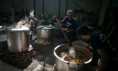 Tradisi Memasak Nasi Kebuli Peringatan Haul Solo