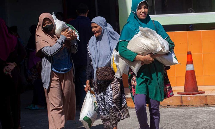 Pemerintah Mulai Salurkan Beras Bantuan Pangan Cadangan Beras Pemerintah (CBP) 2023 Tahap II di Riau