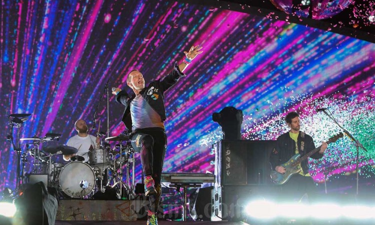 Potret Kemeriahan Konser Coldplay di Jakarta