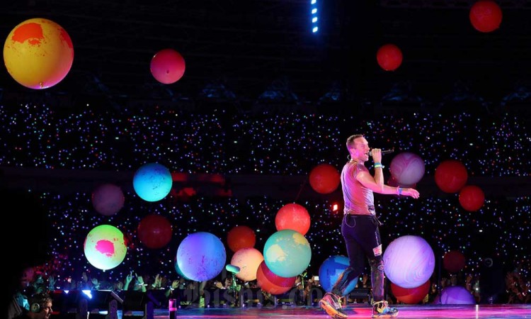 Potret Kemeriahan Konser Coldplay di Jakarta