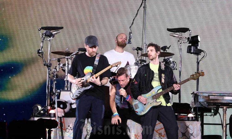 Potret Kemeriahan Konser Coldplay di Jakarta