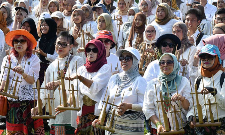 Pemecahan Rekor ORI Pagelaran Angklung