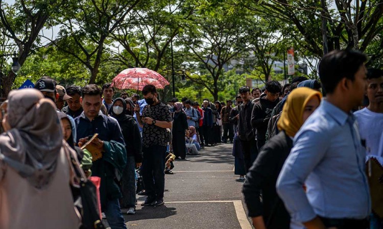 Ribuan Warga Bandung Ikuti Bursa Kerja di Kiara Artha park Bandung