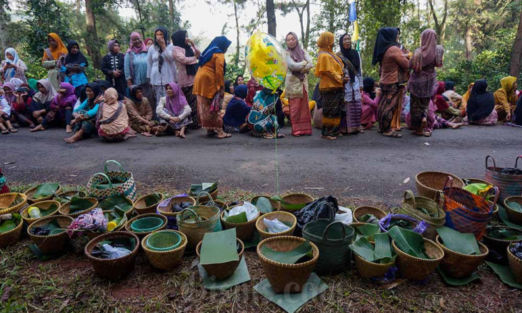 Tolak Bala Lewat Nyadran Gunung Rogokusumo Silurah