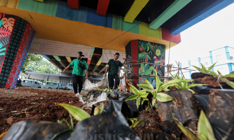 Pemprov DKI Jakarta Menata Sejumlah Fasilitas Umum di Kawasan Kolong Jalan Layang Tebet