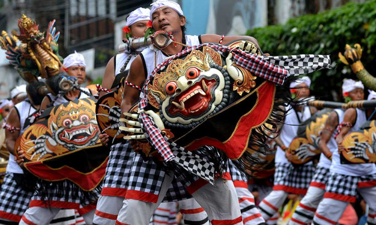 Ribuan Seniman Meriahkan HUT ke-530 Kota Tabana