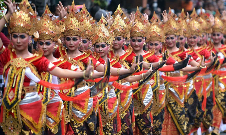 Ribuan Seniman Meriahkan HUT ke-530 Kota Tabana