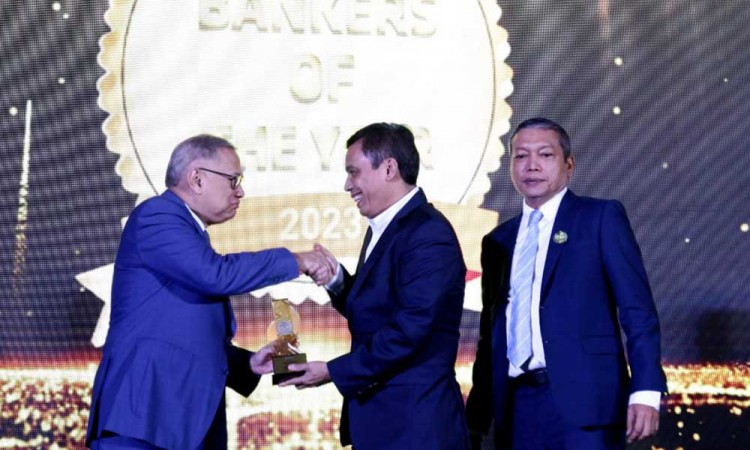 Dirut Bank BTN Sabet Banker of The Year 2023
