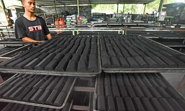 Arang Batok Produksi UMKM di Banten di Ekspor ke Arab Saudi