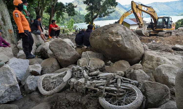 Pencarian Korban Tanah Longsor di Sumatra Utara Masih Dilakukan
