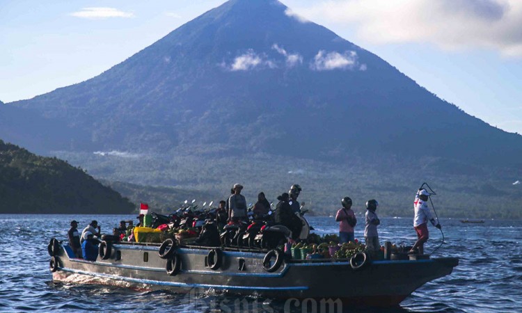 Pelayaran 24 jam Ternate-Tidore di Hari Nusantara