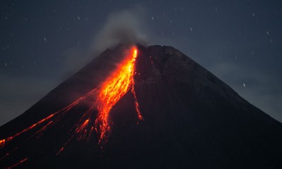 Gunung Merapi Kembali Muntahkan Lava Pijar Sejauh 1.900 Meter