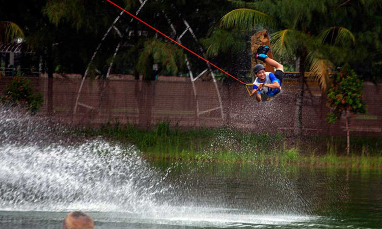 Puluhan Peserta Dari Berbagai Negara Meriahkan Kejuaraan Ski Air dan Wakeboard di Batam