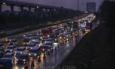 Jalan Tol Menuju Kawasan Wisata Puncak Masih Dipadati Kendaraan