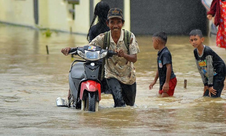Banjir Luapan Sungai Batang Sinamar di Sumbar Rendam Ratusan Rumah Warga