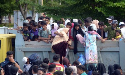 Isak Tangis Warnai Pemindahan Paksa Ratusan Pengungsi Imigran Rohingya di Aceh