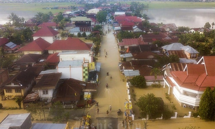 Kawasan Pemukiman Terendam Banjir di Jambi