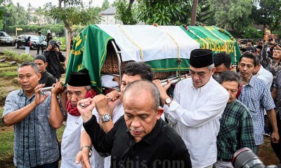 Pemakaman Rizal Ramli di TPU Jeruk Purut