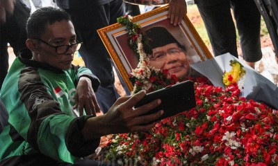 Pemakaman Rizal Ramli di TPU Jeruk Purut