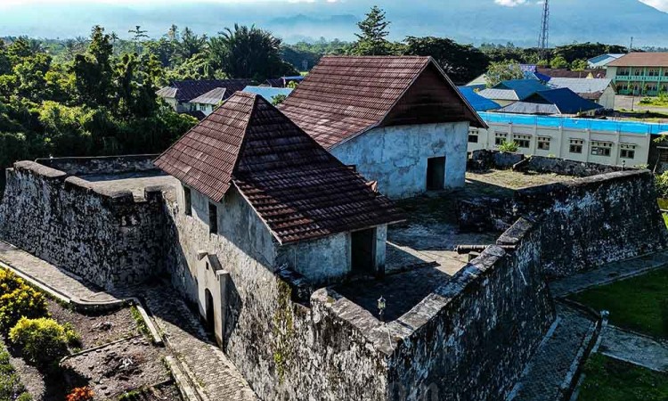 Benteng Barnaveld di Pulau Bacan Kurang Terpelihara