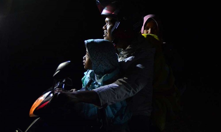 Warga Yang Tinggal di Dekat Kawah Gunung Merapi Memilih Mengungsi Secara Mandiri