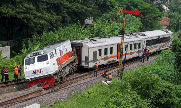 Kereta Api Pandalungan Anjlok di Sidoarjo Jawa Timur