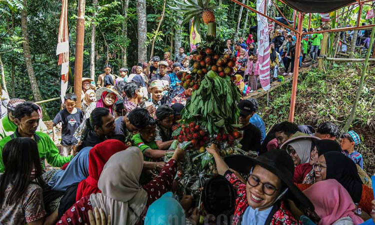 Kirab Budaya Nyadran Sendang Curug Sari Semarang