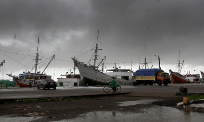 Cuaca Buruk Menjadi Kendala Distribusi Barang Melalui Pelayaran Kapal Terganggu