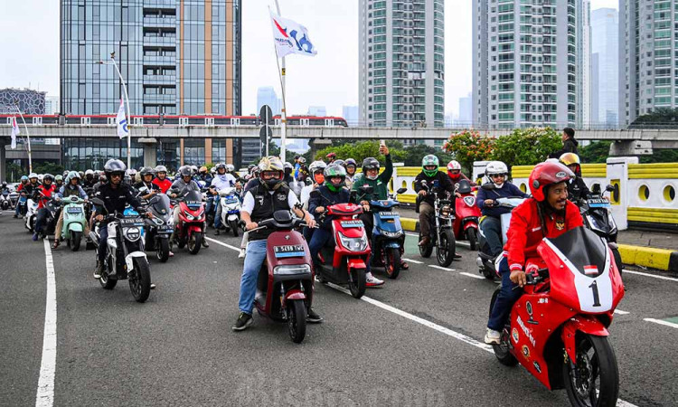 Parade Kendaraan Listrik di Jakarta