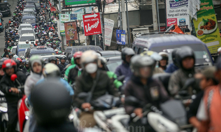 Kemacetan di Jalan Raya Sawangan Depok