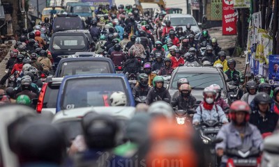 Kemacetan di Jalan Raya Sawangan Depok
