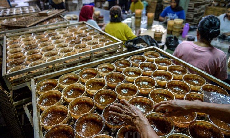 Produksi Dodol Keranjang di Bandung