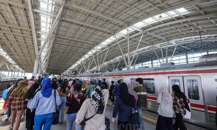KAI Commuter Akan Membeli Tiga Rangkaian Kereta Baru Dari China