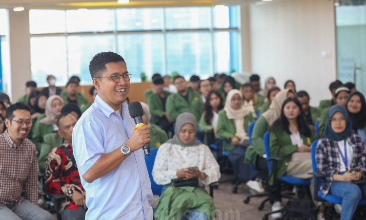 Mahasiswa Fakultas Ilmu Komunikasi UPN Vateran Jogjakarta Kunjungi Kantor Bisnis Indonesia Group
