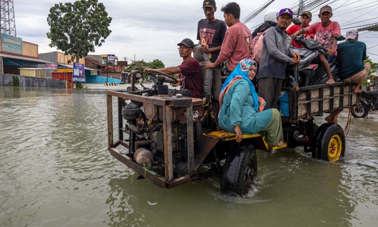 Banjir di Grobogan Jawa Tengah Melumpuhkan Jalur Semarang-Purwodadi
