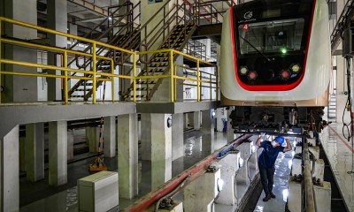 Pemeriksaan dan perawatan ringan rangkaian kereta LRT Jakarta dilakukan secara berkala setiap tujuh hari dan empat bulan.