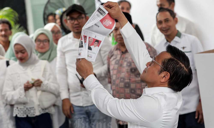 Muhaimin Iskandar Ajak Anak dan Istrinya Nyoblos di TPS 023 Kemang Jakarta