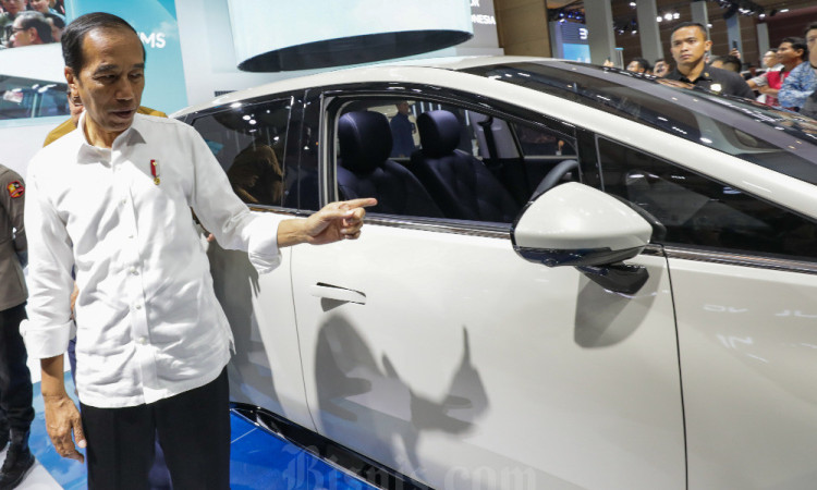 Presiden Joko Widodo Buka Indonesia International Motor Show (IIMS) 2024